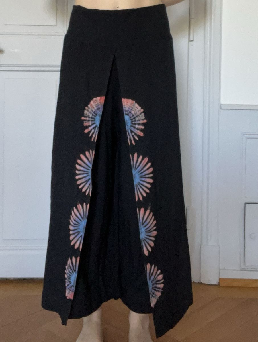 Hosen: Luftige Sommerhose, schwarz mit Batik, Grösse M – Gebraucht aus Bern von sosophie 1