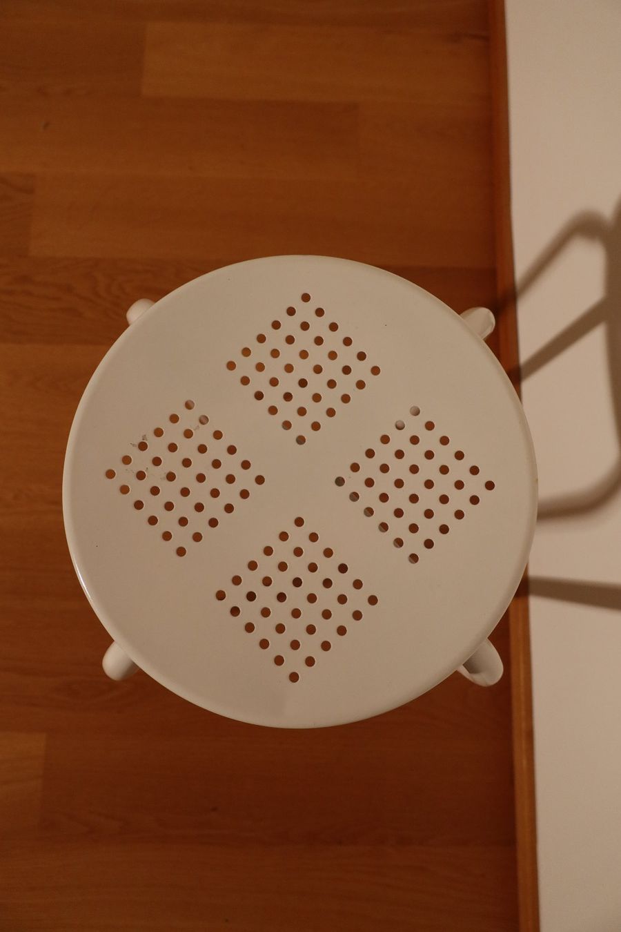 Ikea Tabourets: Metallhocker weiss – D'occasion à Kilchberg ZH par and_y5q6 2