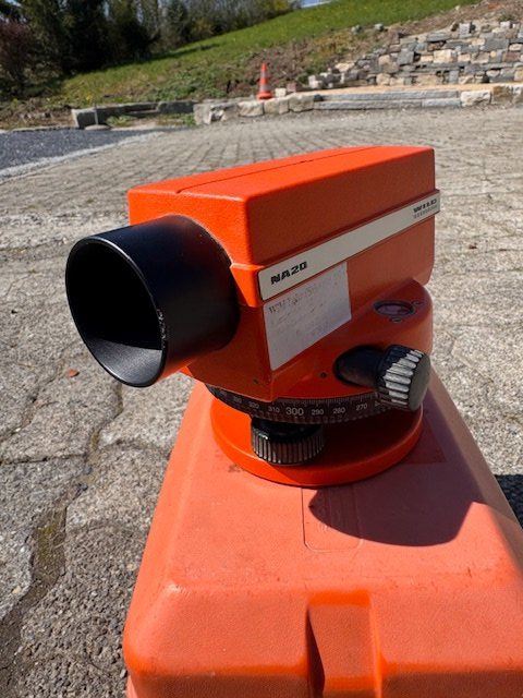 Leica Messen: Nivelliergerät Leica NA20 – Gebraucht aus Birmensdorf ZH von BurkisAG
