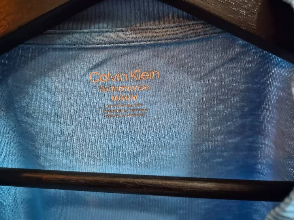 T-shirt: Tshirt von Calvin Klein – Usato da Aarau venduto da janton_op 1