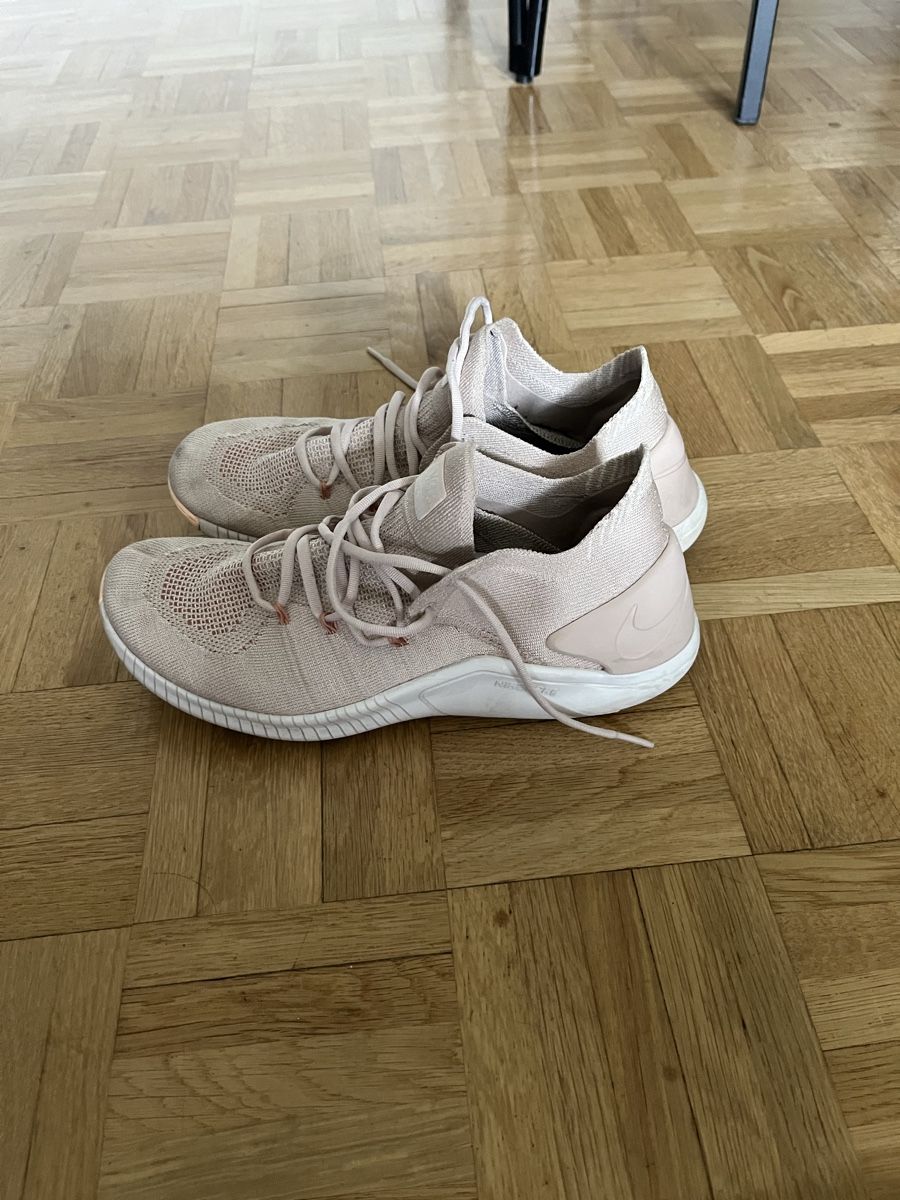 Nike Scarpe da donna: Nike Free TR 8 – Usato da Zürich venduto da srtx94