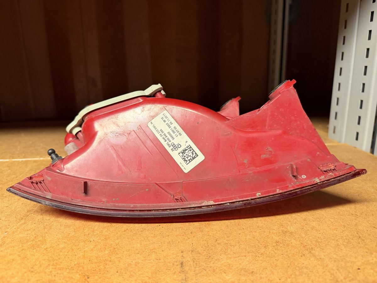 Audi Fari: Feu arrière droite Audi A8 - 4H0.945.096 – Usato da Lausanne venduto da AKB_AutoParts 2
