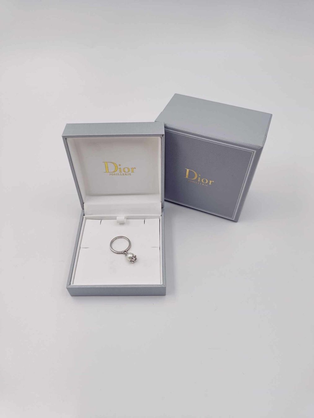 Dior Ringe: DIOR WEISSGOLDRING MIT PERLE UND DIAMANTEN – Gebraucht aus Luzern von EdiGem