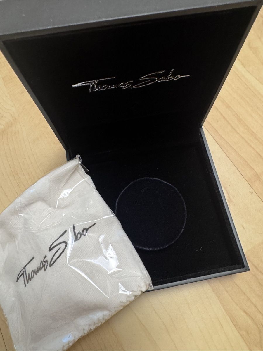 Portagioie: Thomas Sabo Schmuckschatulle mit Beutel neuwertig – Usato da Tenniken venduto da chr_s9rk 1