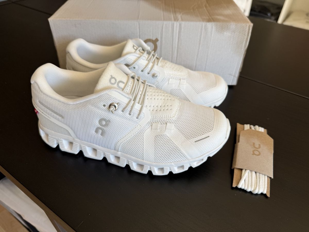 On Chaussures femmes: ON Cloud 5 Schuhe Weiss Gr. 37 NEU – Neuf avec emballage d'origine à Wallbach par Nenex