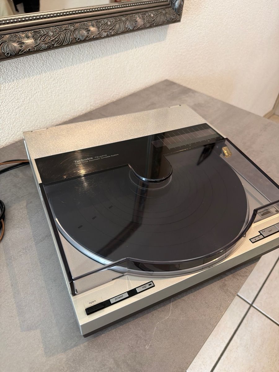 Technics Giradischi: Technics SL-7 Quartz Direct Drive Linear Tracking Plattenspi – Usato da Wil ZH venduto da rad_52ny 3