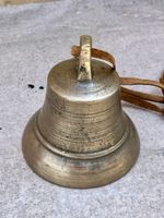 Cloche ancienne avec cordon