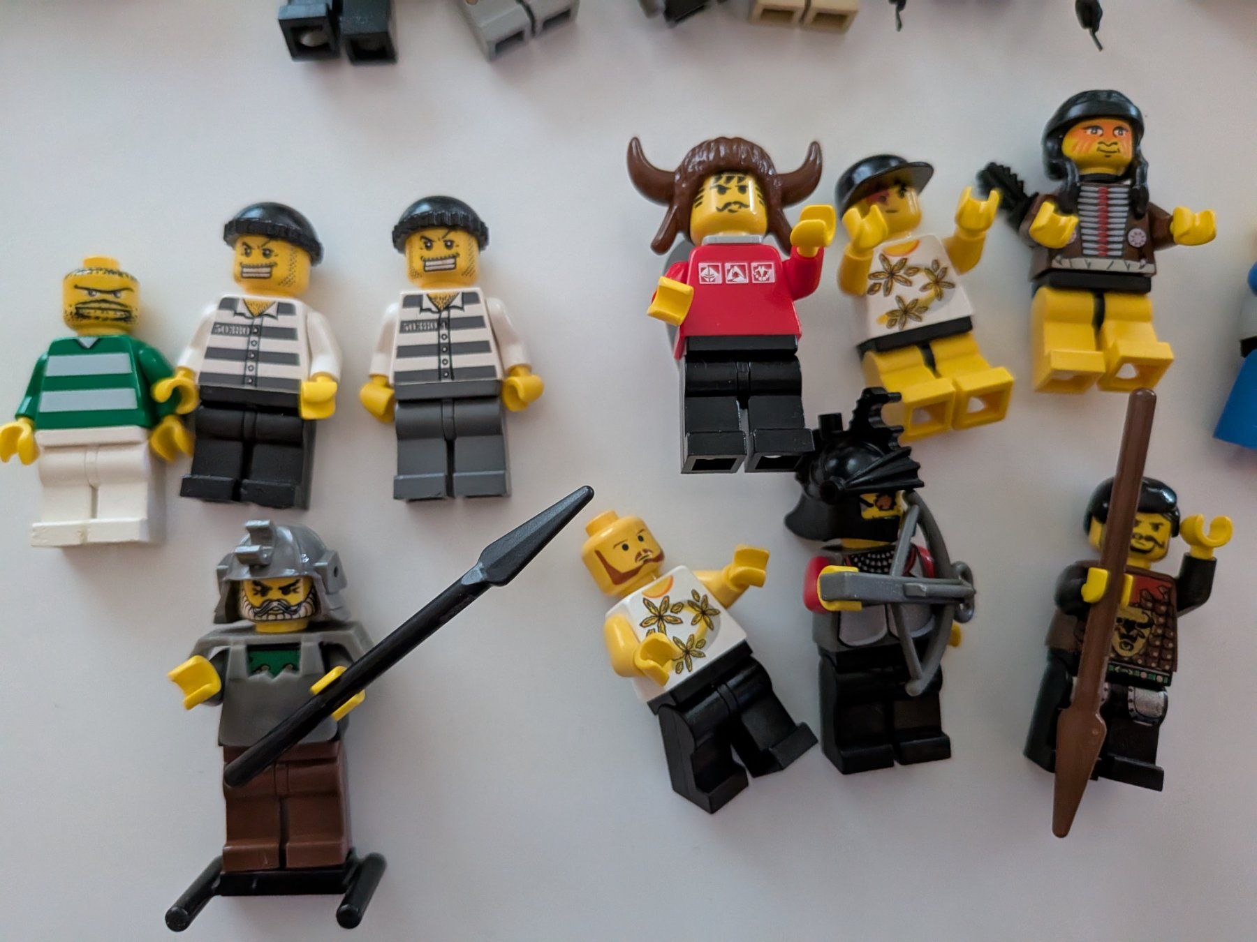 Lego Giocattoli: 17 Mini Lego Figuren – Usato da Emmen venduto da magelan 2
