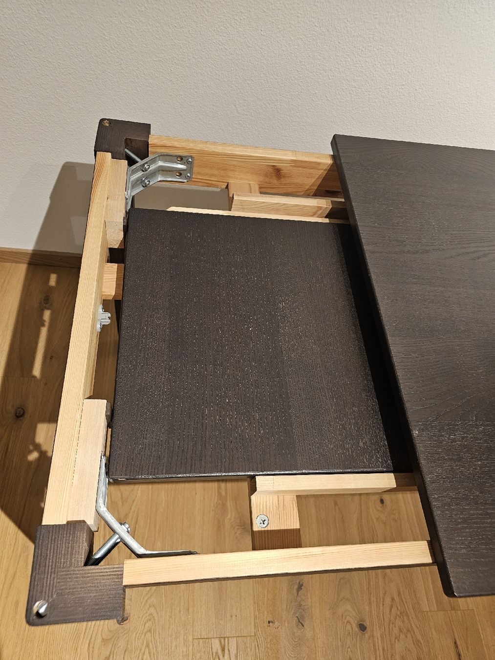 Tische: Extendable Dining Table Dark Wood in very good Condition – Gebraucht aus Ostermundigen von gar_lv2x 3