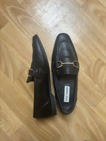Mocassins Steve Madden noirs avec boucle dorées 