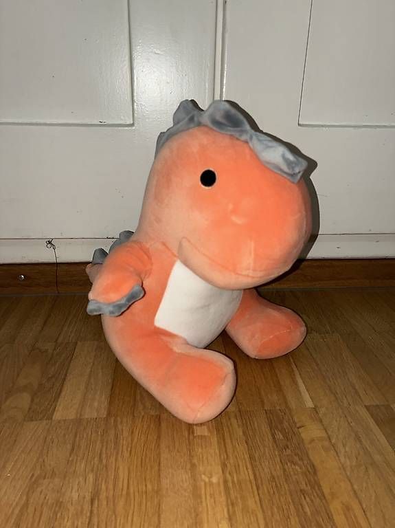 Spielzeuge: Orange Dino Squishy Plushie – Gebraucht aus Zürich von Kedelm