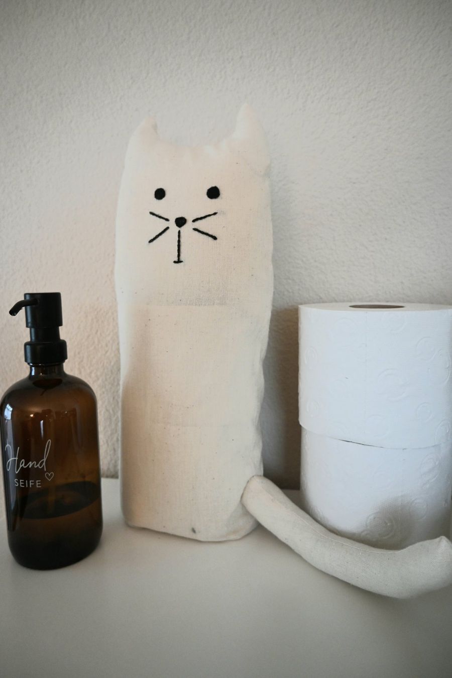 Tessuti: Textilkatze WC-Rollen-Aufbewahrung Aktion – Nuovo e nell'imballaggio originale da Malters venduto da Holabisi 2