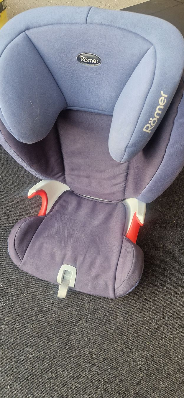 Britax Römer Seggiolini per auto: Kinder Autositz 15/36 kg – Usato da Ettingen venduto da Stix5