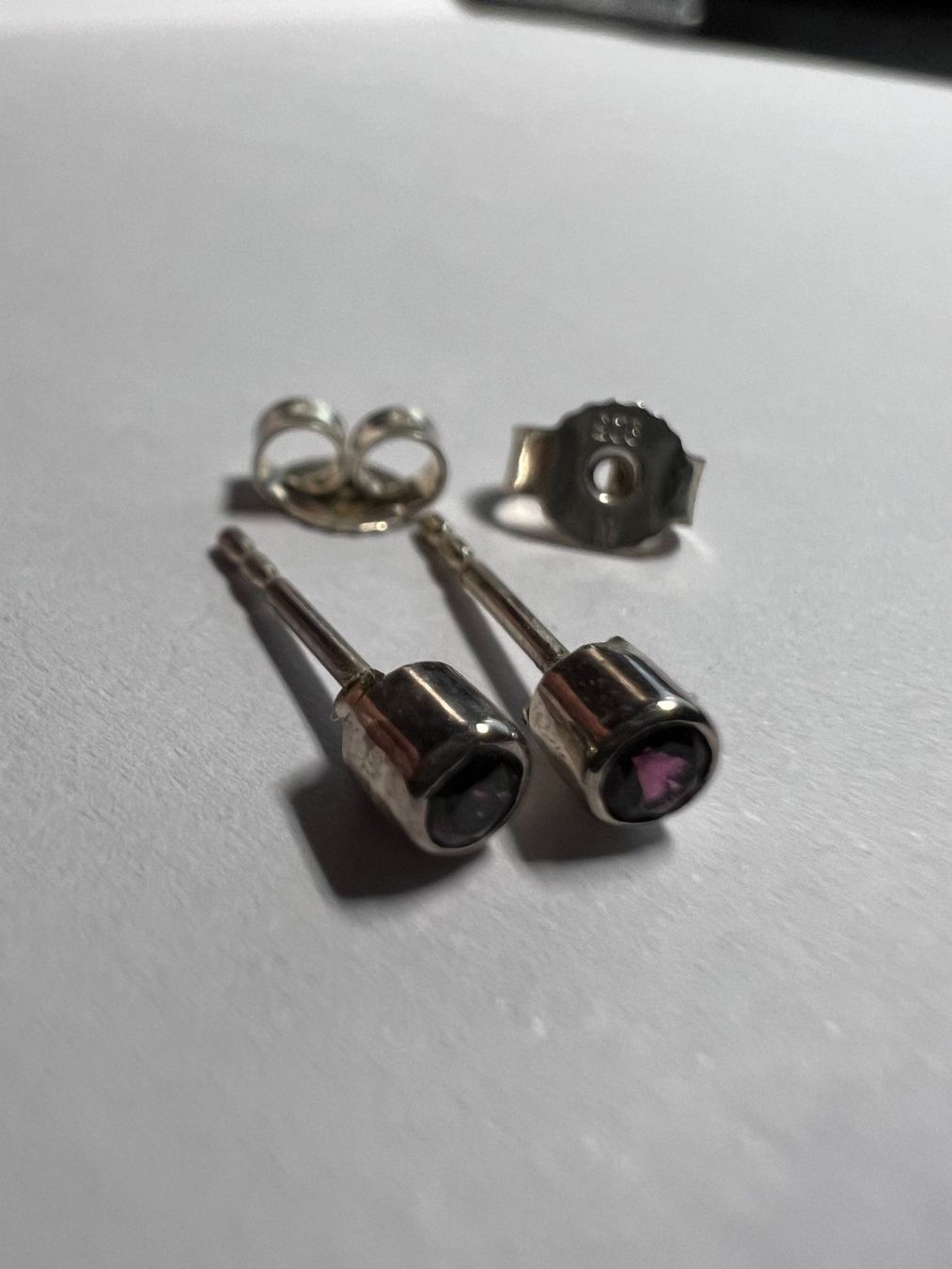 Orecchini pendenti & Orecchini a lobo: 2x Silber Ohrstecker mit Edelstein - Rhodolith – Nuovo e nell'imballaggio originale da Alpnach Dorf venduto da MiKoMarkt 2