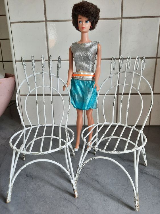 Mobilier chaises vintage pour maison de poupées miniature