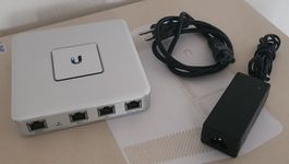Ubiquiti USG: Unifi Security Gateway + power supply