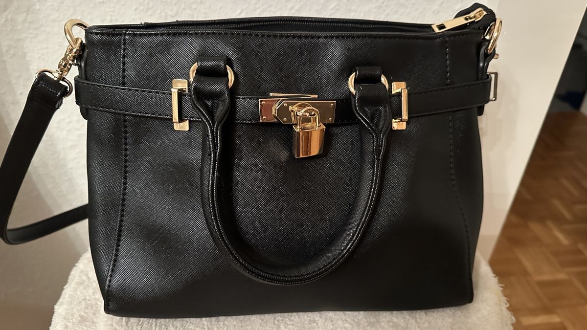 Sacs femmes: Schicke Damenhandtasche schwarz – Neuf avec emballage d'origine à Zürich par Rammis