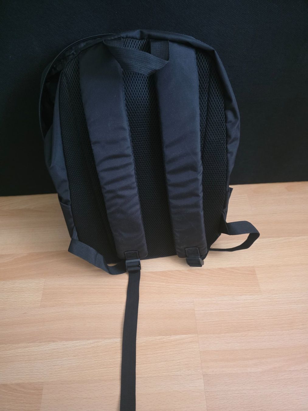 Rucksäcke: Rucksack schwarz ein Fach – Gebraucht aus Reichenburg von Mischna 1