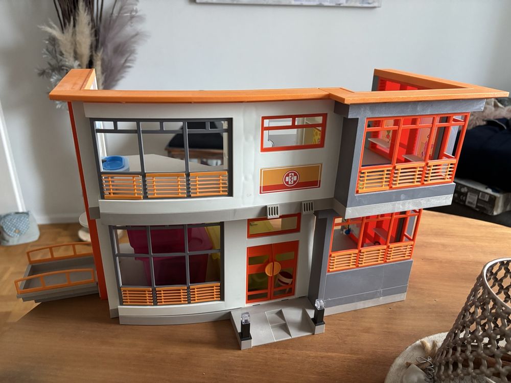 Playmobil 6657 - Grande Clinique / Hôpital Pédiatrique - Accessoires - Bon état