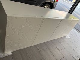 Sideboard weiss mit vier Türen & Glasböden