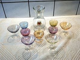 kleiner Krug 1957 mit 9 zarten Cocktailgläser in 2 Grössen