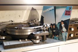 RAMONES: Leave home,  Philips ‎6370 809, Germany, 1977, M/VG