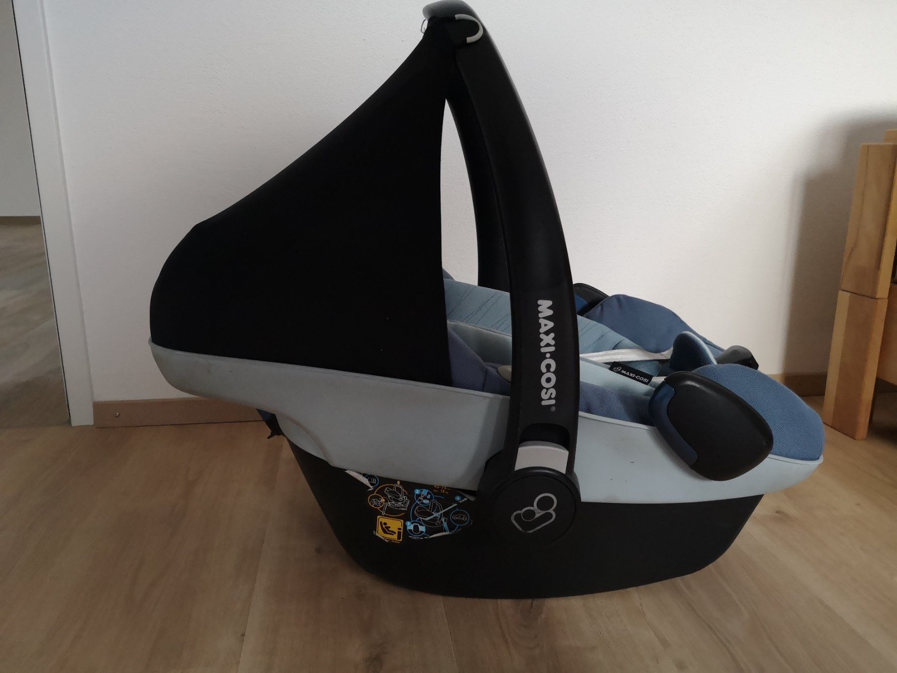 Maxi-Cosi Marsupi portabebè: Maxi Cosi Babyschale blau – Usato da Gipf-Oberfrick venduto da acneuc 1