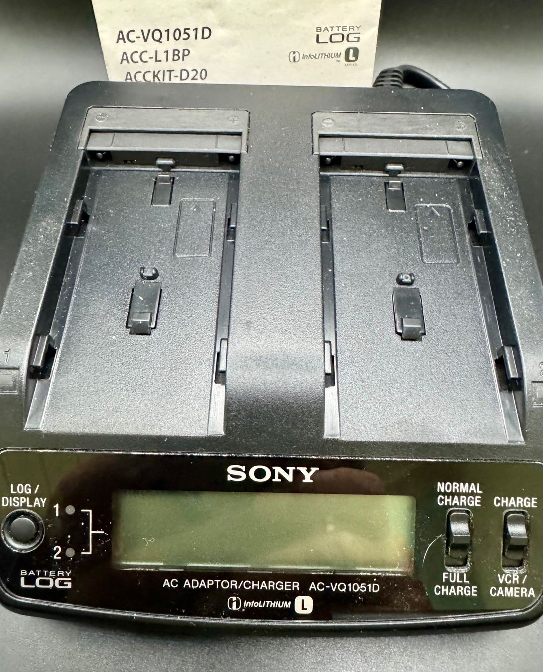 Sony Altri Accessori: Sony Ladegerät AC-VQ1051 – Usato da Hermetschwil-Staffeln venduto da Sigmund57 2