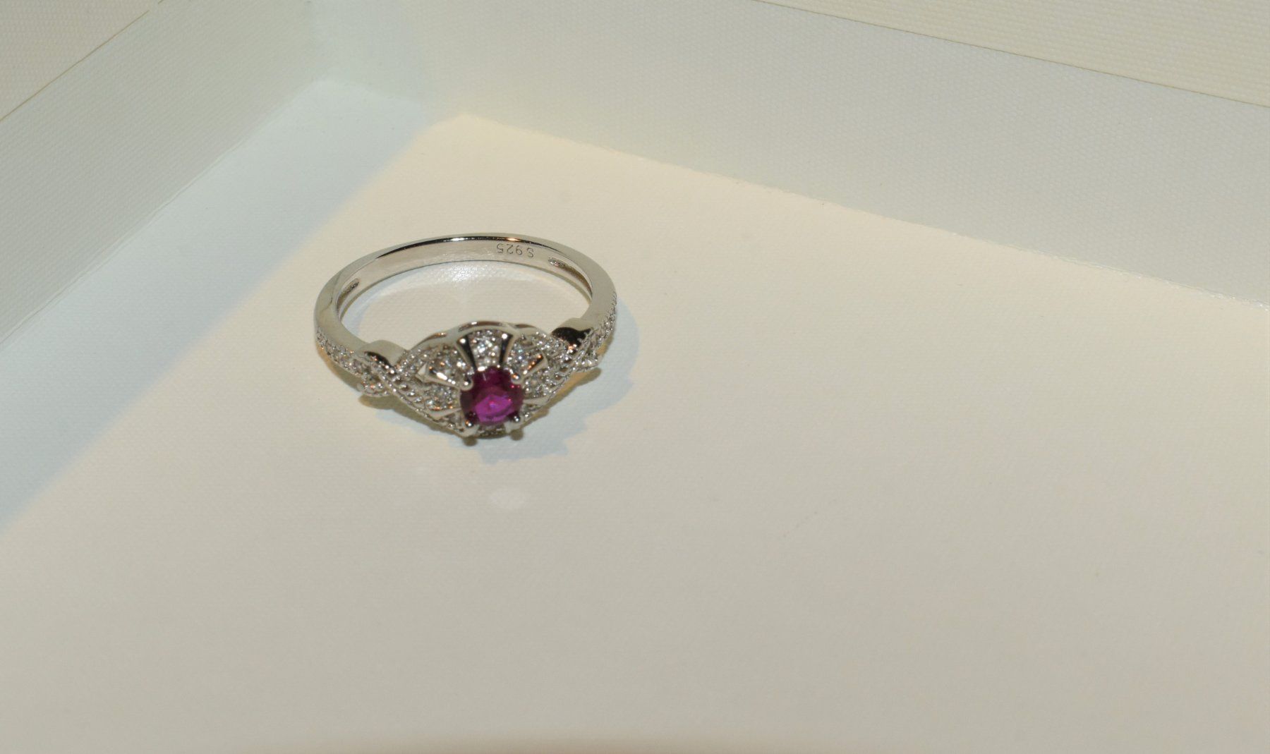 Anelli: Silber Ring mit Rubin, Gr. 7, Neu – Nuovo e nell'imballaggio originale da Laufen venduto da flowerfan 2
