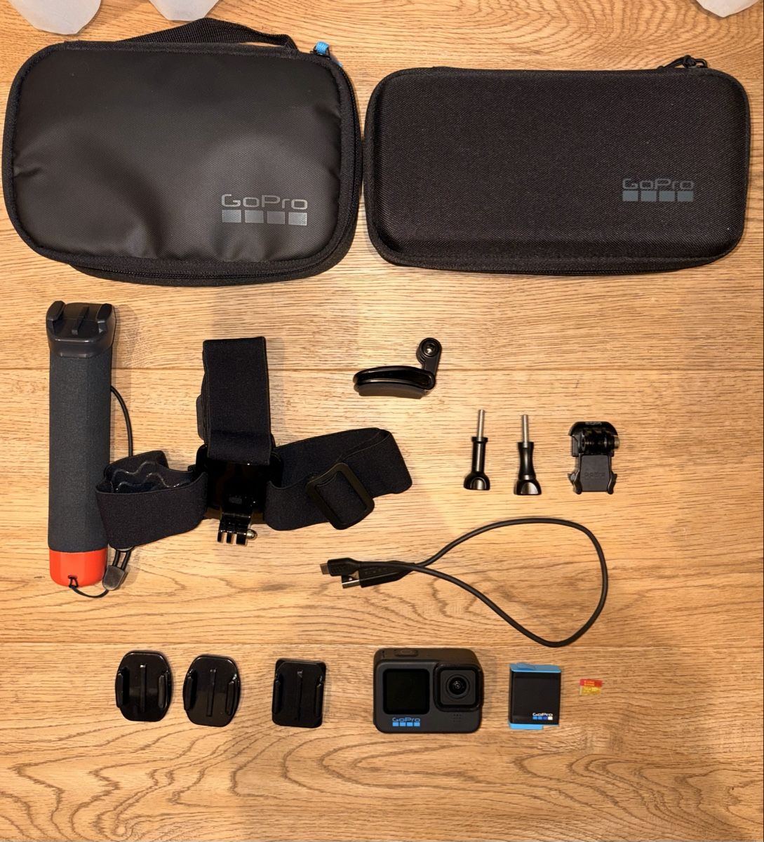 Gopro Action Cam: GoPro Hero 10 Black Mega Action Bundle – Usato da Meilen venduto da Mittwoch632