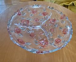 Plat rond divisé Bella Rosa Pink Frost 13 pouces par Mikasa