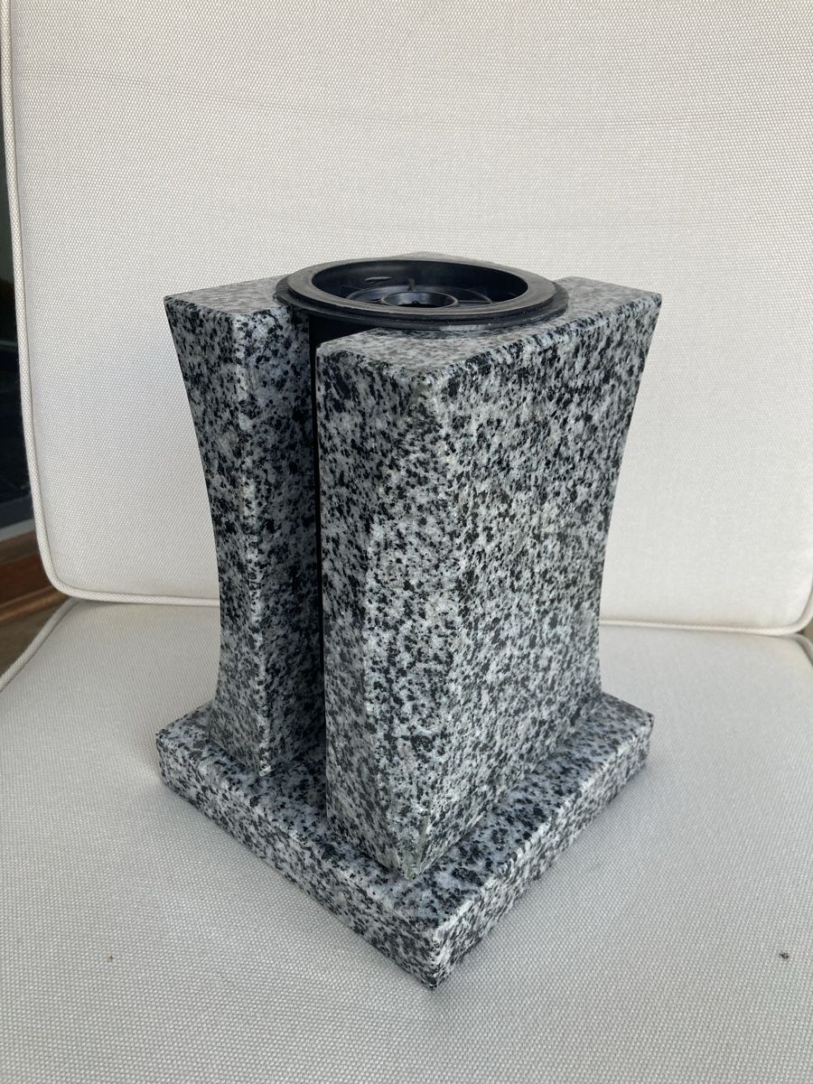Vasi & Recipienti: Vase en granit – Nuovo e nell'imballaggio originale da Romont FR venduto da vad_q2zr 5