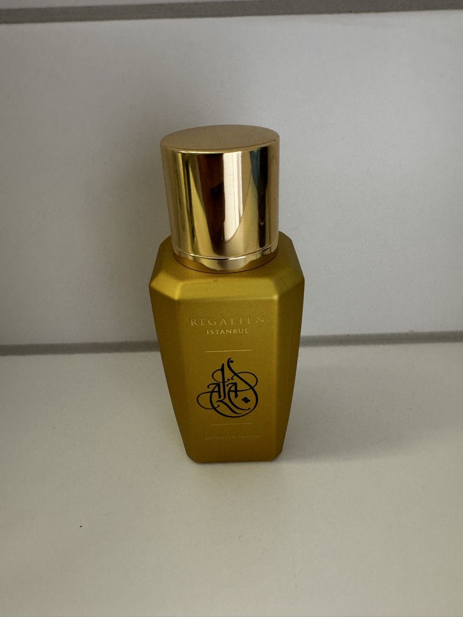 Parfum & Eau de Toilette: Regalien Ala Extrait de Parfum – Gebraucht aus Basel von xxx099