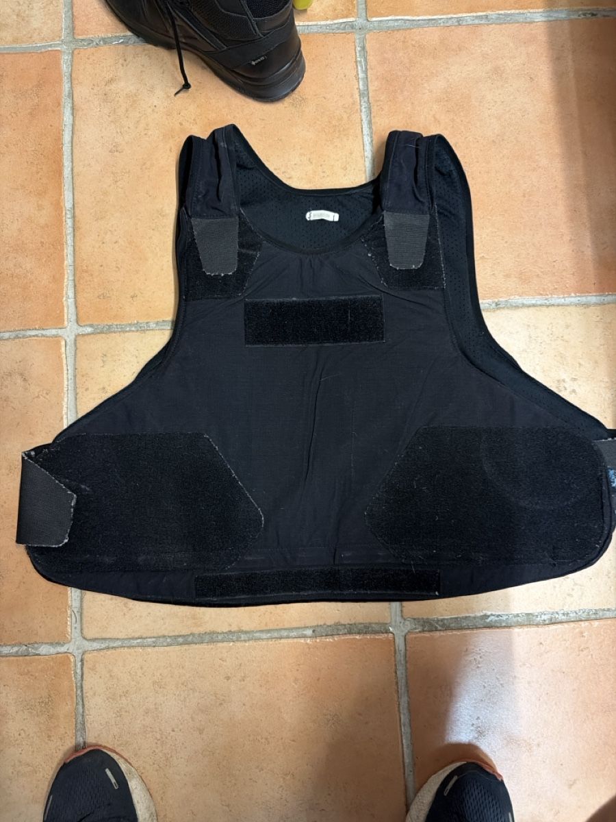 Uniformes: Schutzweste – D'occasion à Studen BE par FLURIBOY1 1
