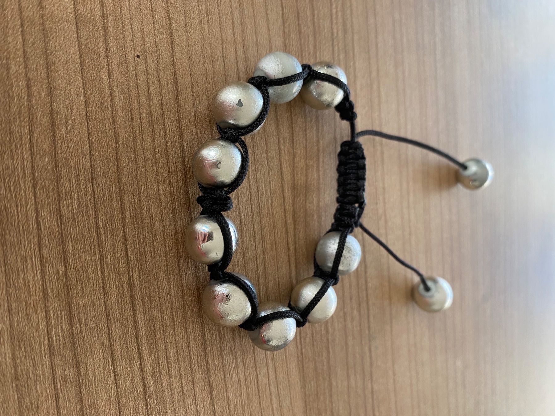 Bracciali & Braccialetti: Armband mit silbernen Kugeln – Usato da La Tour-de-Peilz venduto da leu_hnf6
