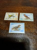 Timbres du Népal - Oiseaux tropicaux rares! Lot de 3.