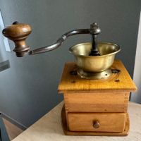 Sehr schöne antike Kaffeemühle