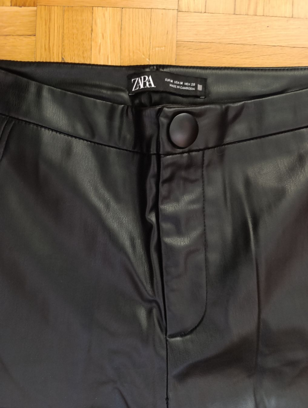 Zara Hosen: Damen Latexhose ZARA Gr M – Neu (gemäss Beschreibung) aus Waltenschwil von Bodensee84 1