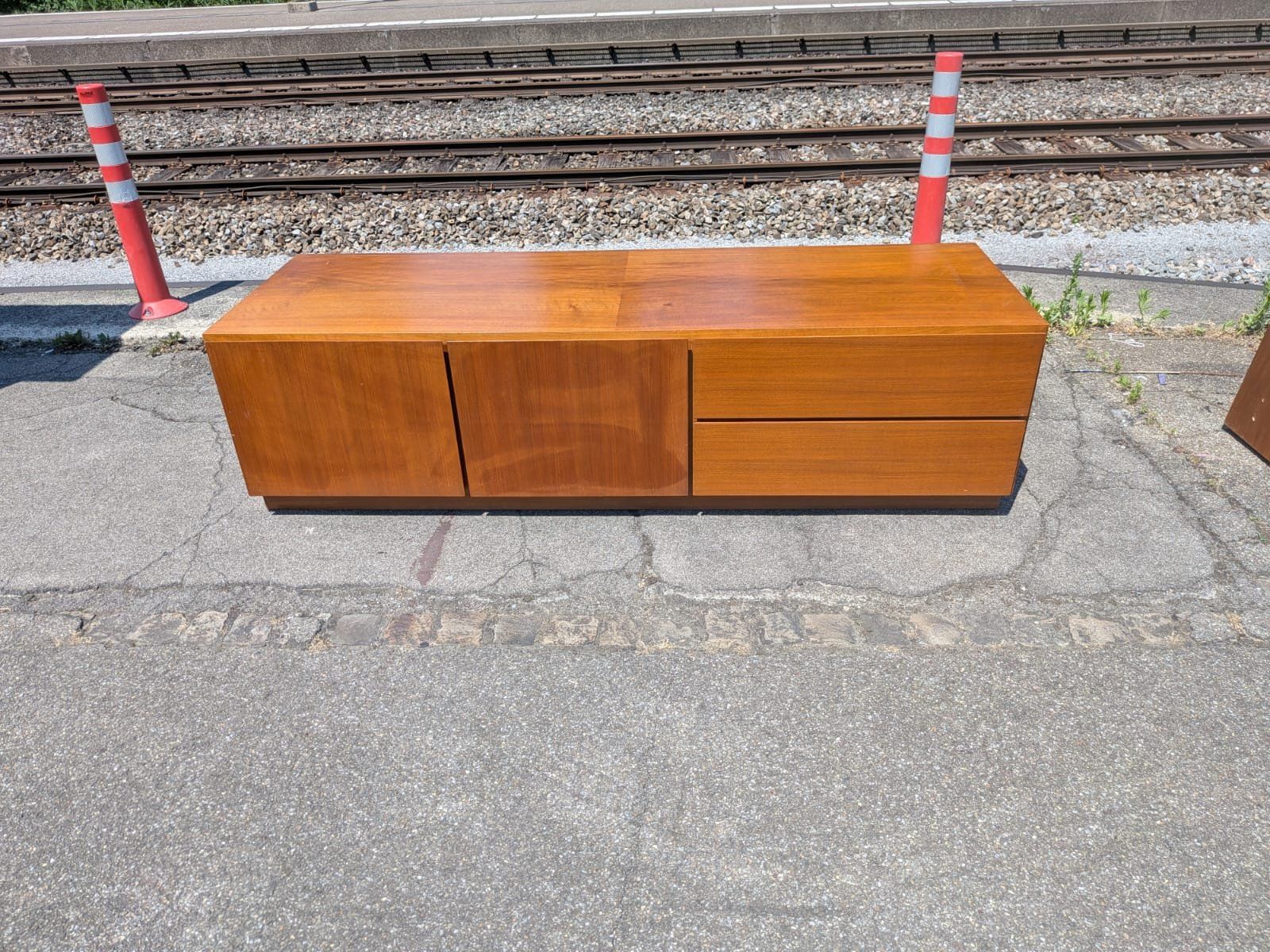 Cassettiere: Mid-Century Sideboard - 2 Türen, 2 Schubladen - Ref. 06/40 – Usato da Au ZH venduto da BrockiAu