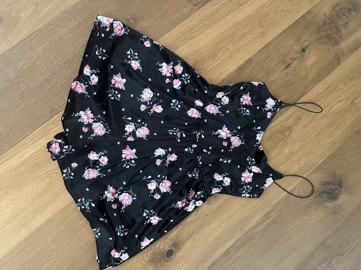 H&M Jumpsuits: Jumpsuit in Velvet Optic Gr. 36 – D'occasion à Flawil par Maus21 1