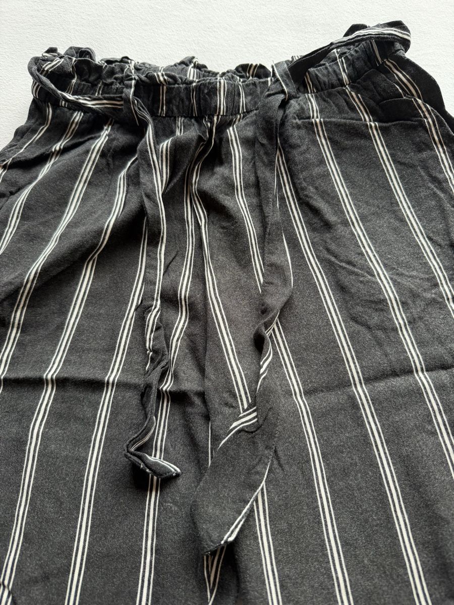H&M Pantaloni: H&M Stoffhose / 40 – Usato da Kleinandelfingen venduto da lau_10 1