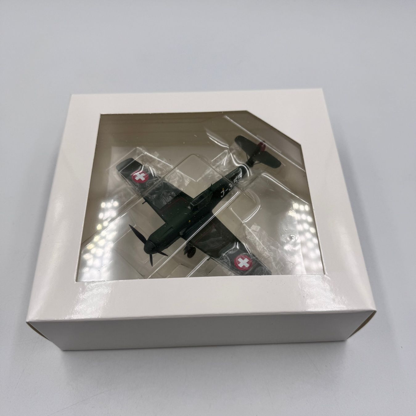 Schweizer Armee Kit di modellismo & Modellini statici: Messerschmitt Me 109E Schweiz J-355 1/87 – Nuovo e nell'imballaggio originale da Hochfelden venduto da aviatikboerse_top 2