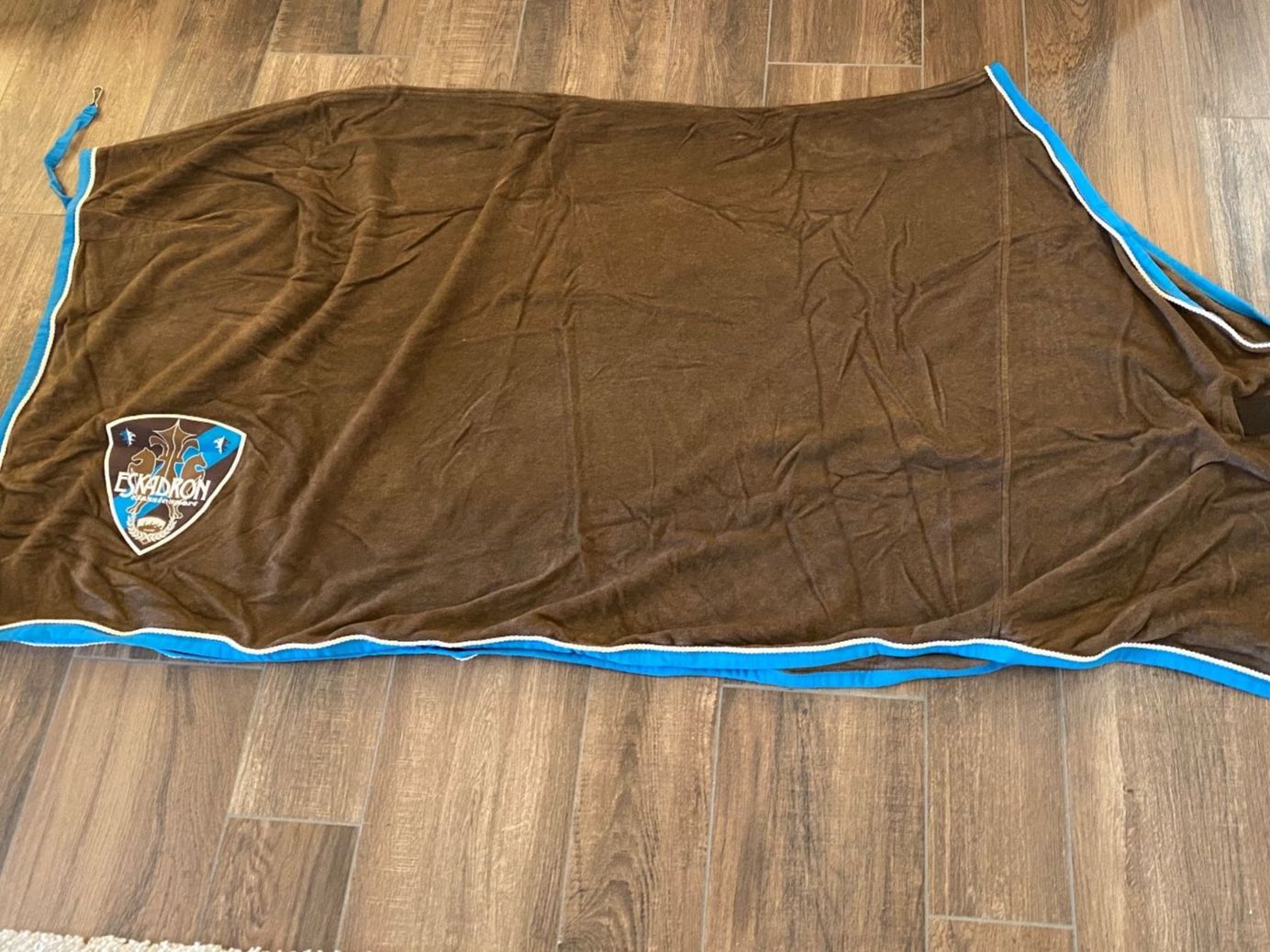 Eskadron Coperte & Accessori: Eskadron Fleecedecke / Abschwitzdecke Choco / Melange Neu – Nuovo e nell'imballaggio originale da Pratteln venduto da a23_j2gs 2
