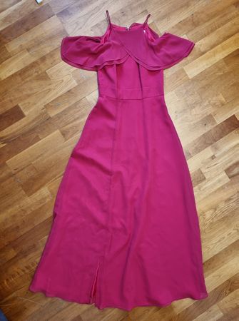 Himbeerfarbenes Abendkleid