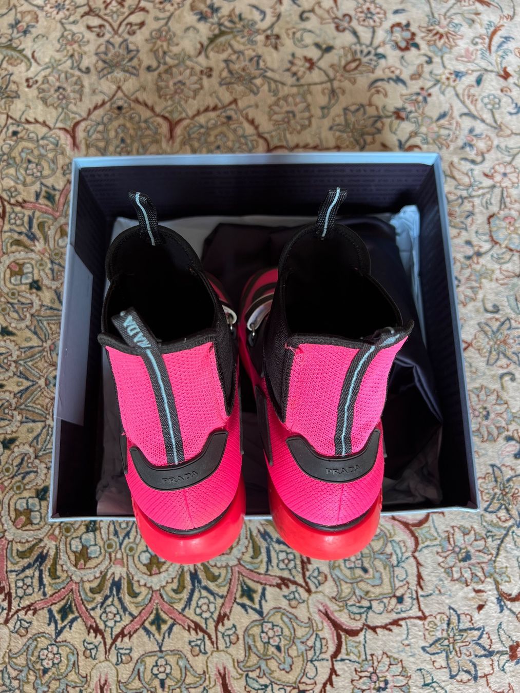 Prada Scarpe da uomo: PRADA Fluoro Pink & Black Trim  Sneaker – Nuovo e nell'imballaggio originale da St.Gallen venduto da 303_7fcf 2