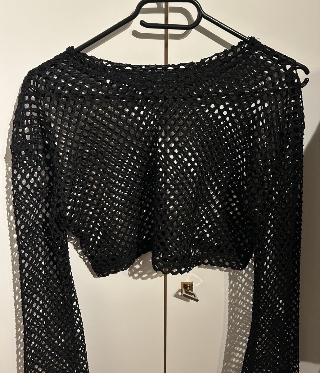 Top: Schwarzes Netzoberteil Crop Top mit langen Ärmel – Usato da Aesch BL venduto da nor_57cz 1