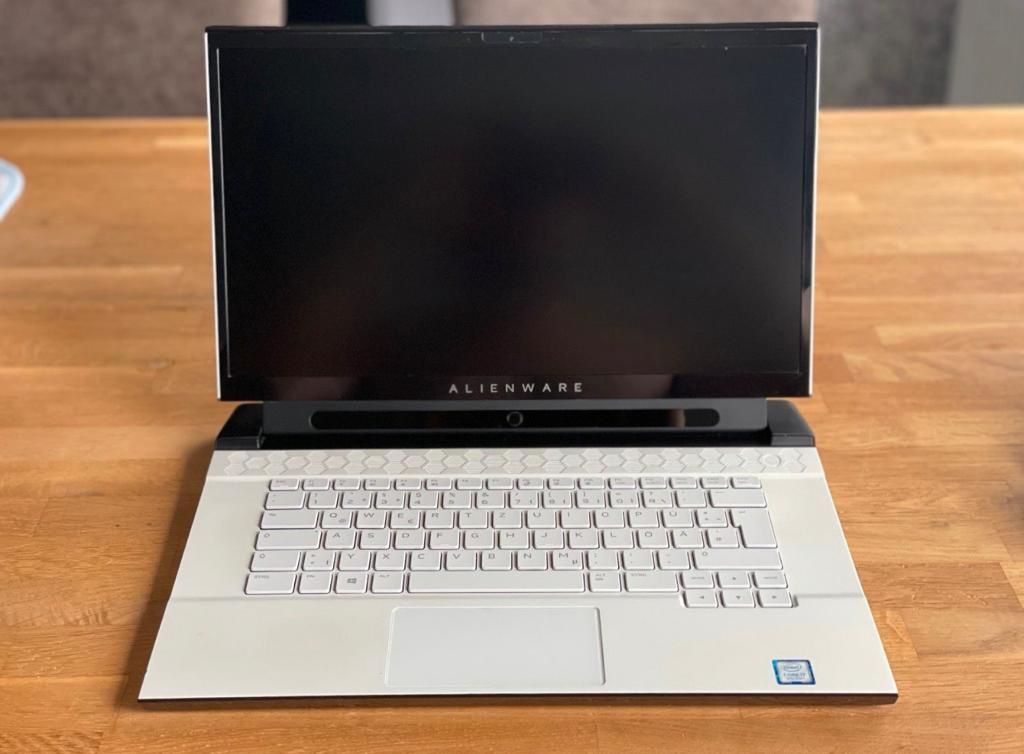 Alienware Notebooks: LAPTOP ALIENWARE M15 R4 – Gebraucht aus Winterthur von  1