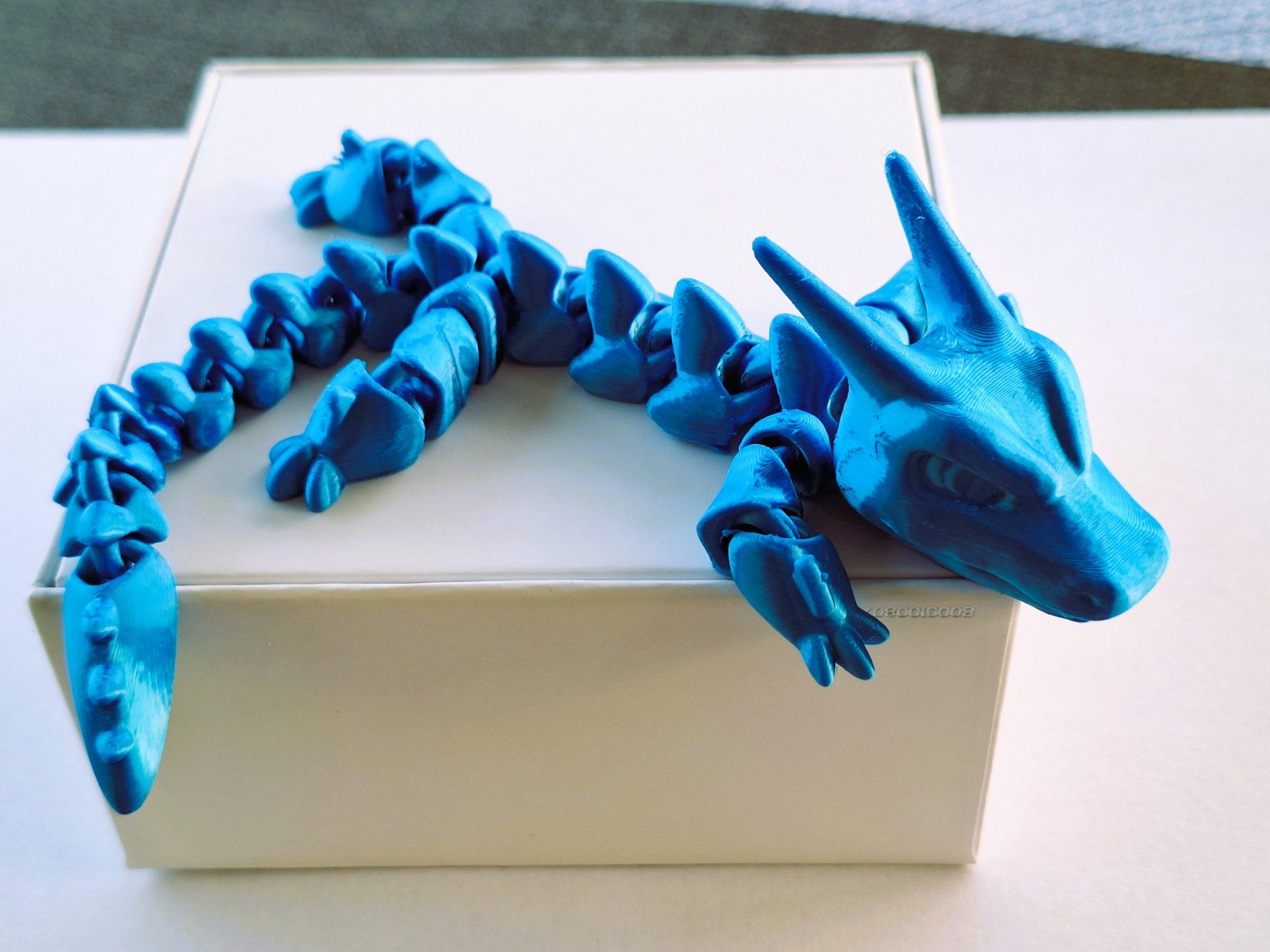 Statuette: 3D Drachen schillernd mit Kettenglieder – Nuovo e nell'imballaggio originale da Dietlikon venduto da Pgm16