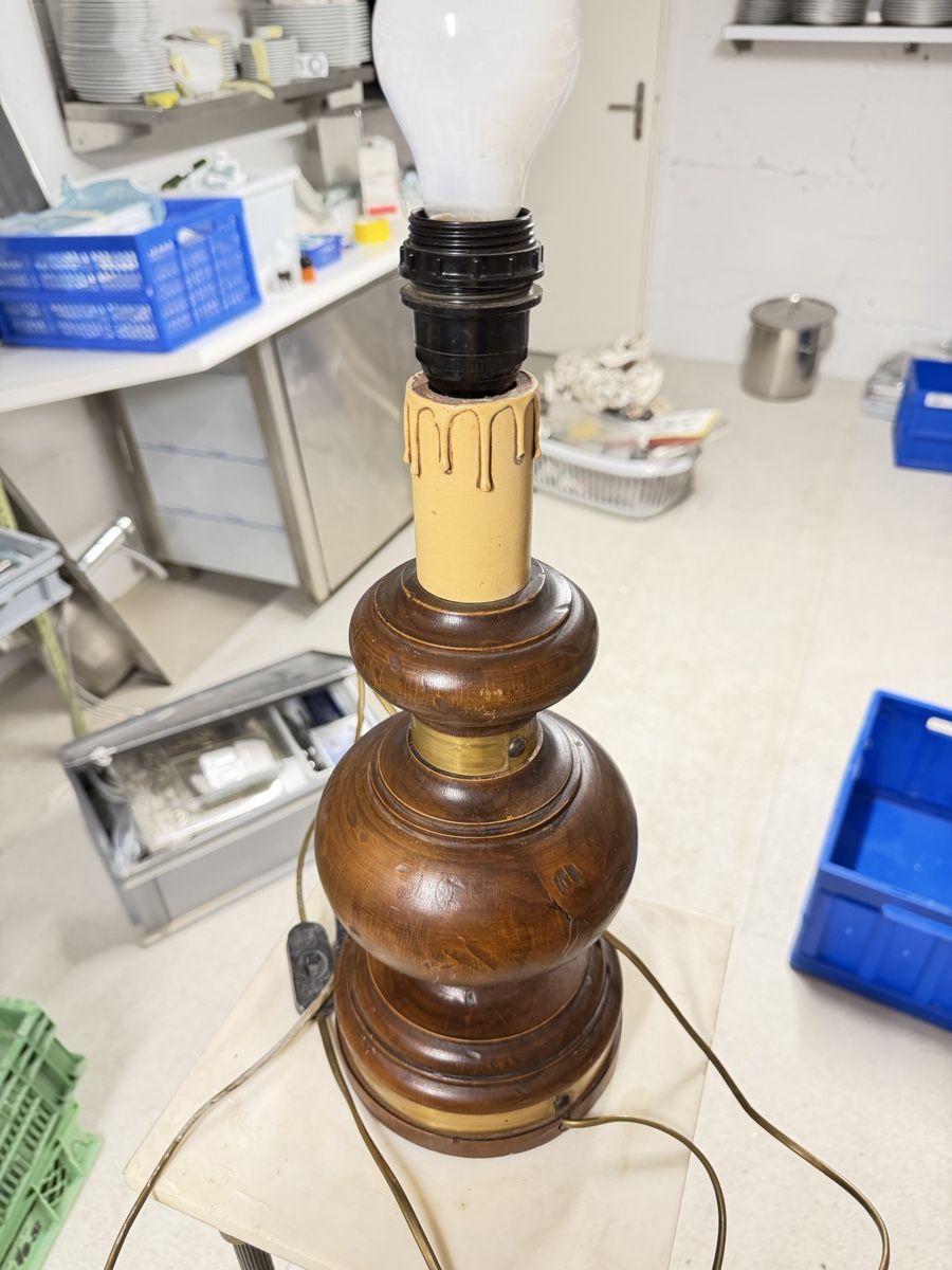 Lampade: Antiker Lampenfuß – Usato da Goldach venduto da toverlani64 1