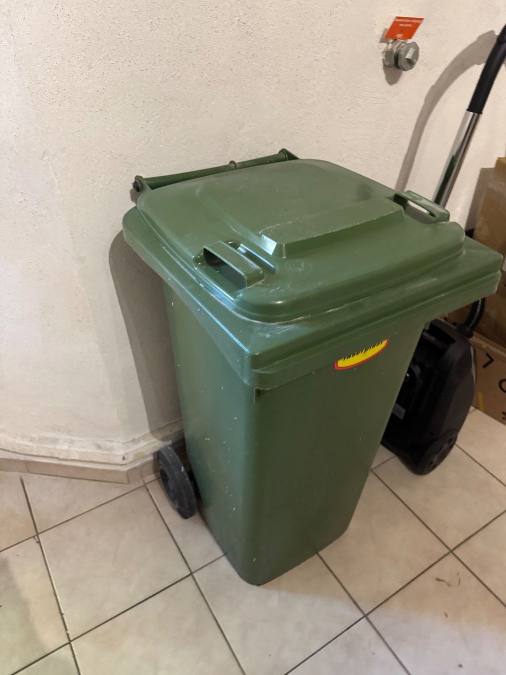 Altro per Ufficio & Commercio: Abfallcontainer Faserplast in gebrauchtem Zustand – Usato da Basel venduto da koizima212 1